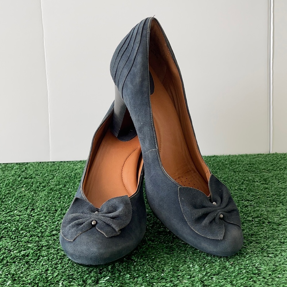 Clarks Artisan Society Ball Blue Suede Pumps